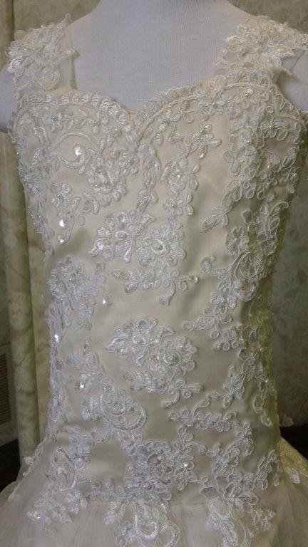 light champagne size 6 flower girl dress